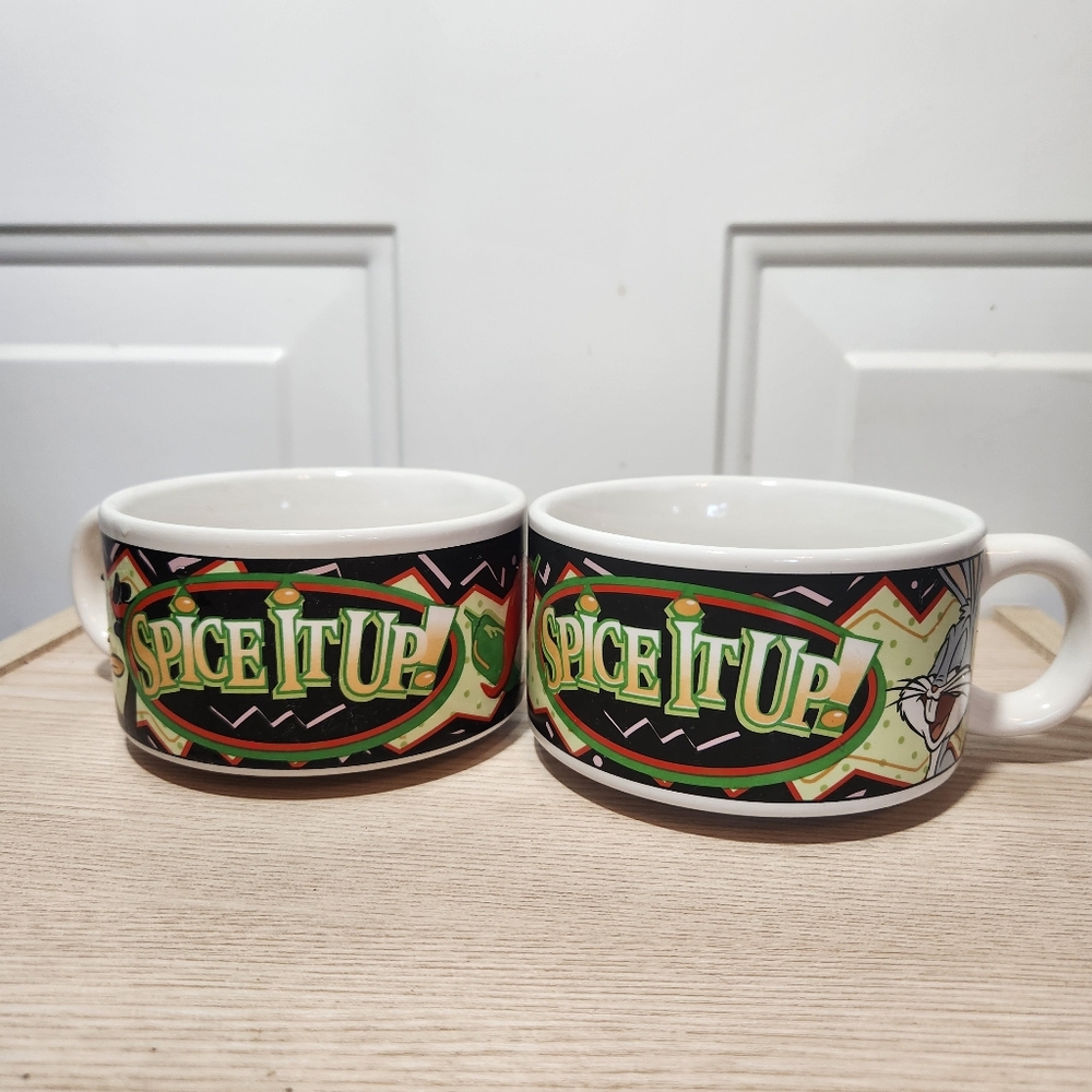 Set of 2 Vintage Warner Bros Daffy Duck & Bugs Bunny Spice It Up 8 oz Soup Mugs